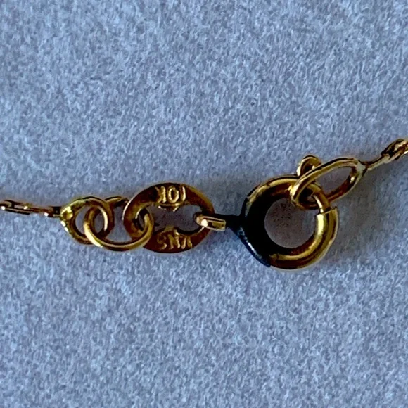 10k gold LEAF pendant necklace - Picture 5 of 5